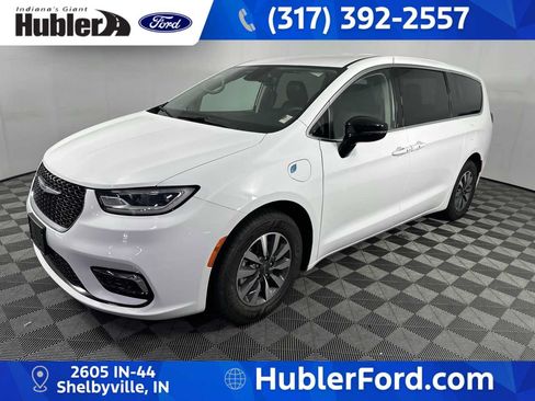 Used 2024 Chrysler Pacifica Limited FWD image 4
