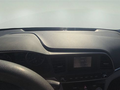 Used 2019 Hyundai Elantra SE FWD image 9