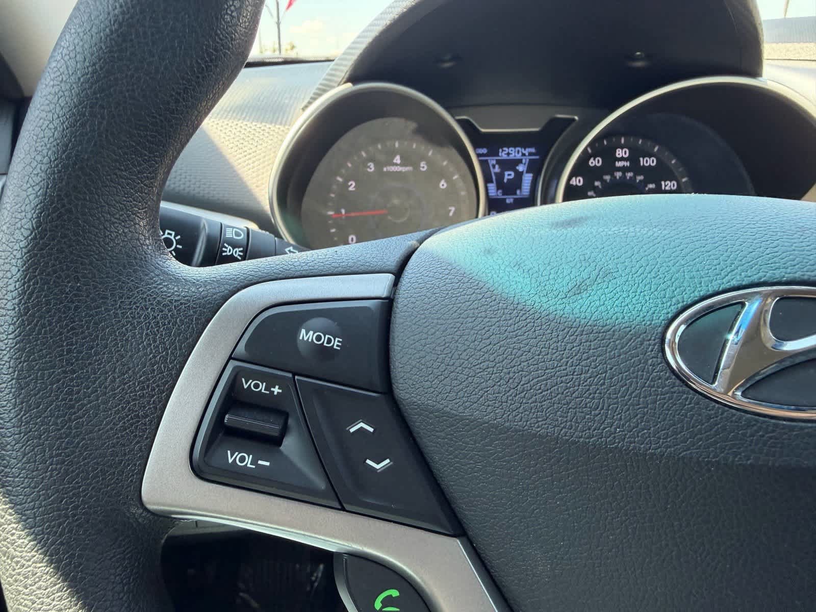 Used 2015 Hyundai Veloster FWD image 14