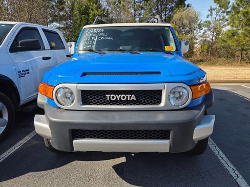 Used 2007 Toyota FJ Cruiser 4WD image 2