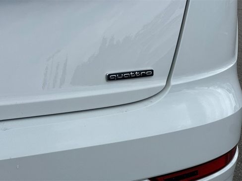 Used 2021 Audi Q8 Premium image 35