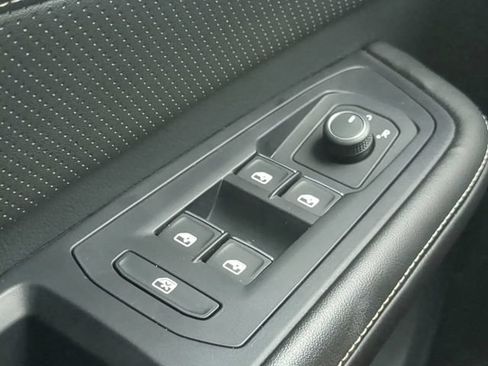 Used 2024 Volkswagen Atlas SE FWD image 23