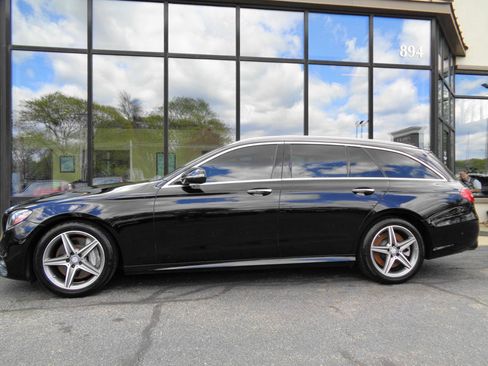 Used 2017 Mercedes-Benz E 400 4MATIC Wagon w/ Premium 1 Package image 8