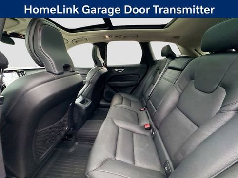 Used 2021 Volvo XC60 T5 Momentum w/ Premium Package image 25