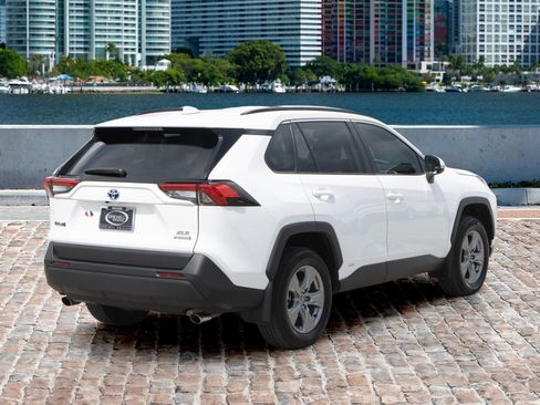 Used 2024 Toyota RAV4 XLE image 5