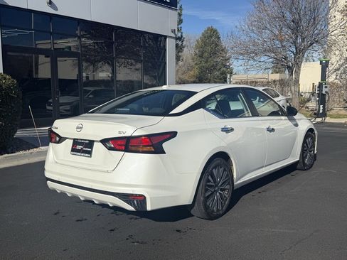 Used 2024 Nissan Altima 2.5 SV image 7