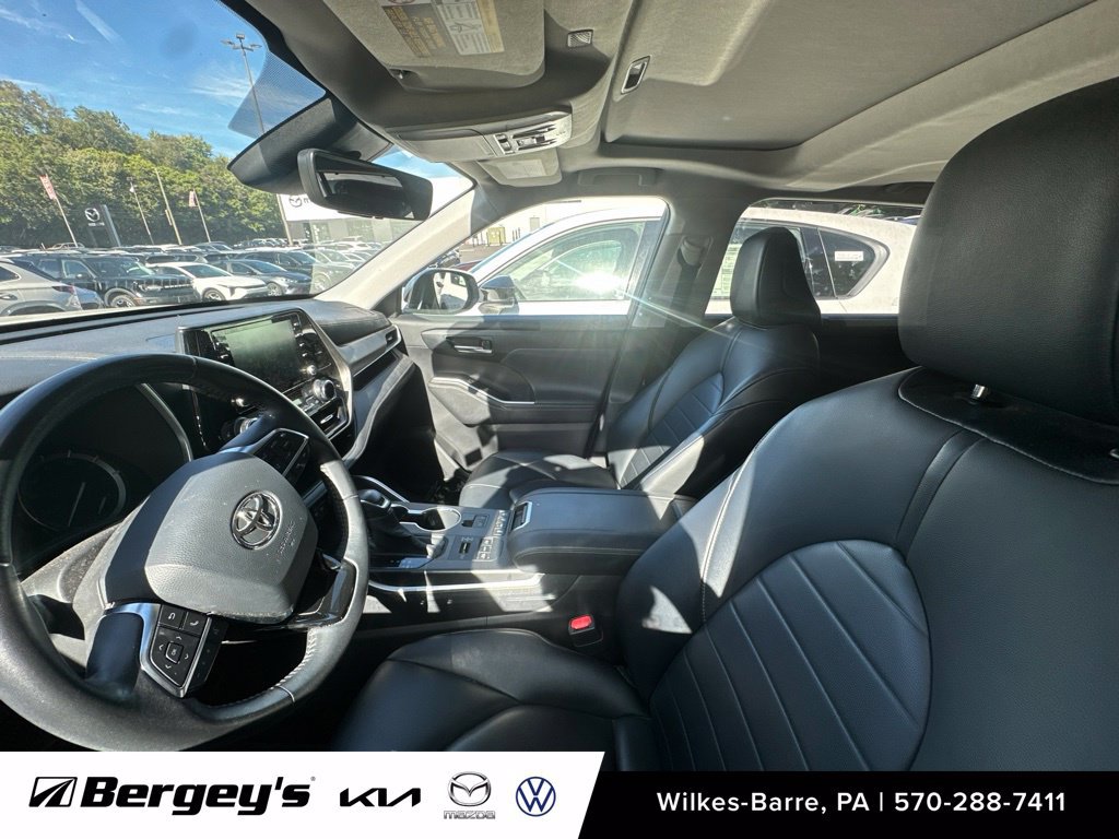 Used 2020 Toyota Highlander XLE AWD/4WD image 10
