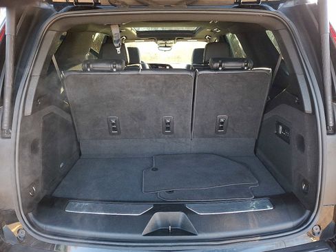 Used 2023 Cadillac Escalade Premium Luxury image 30