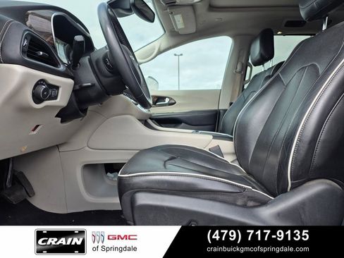 Used 2022 Chrysler Pacifica Limited FWD image 11