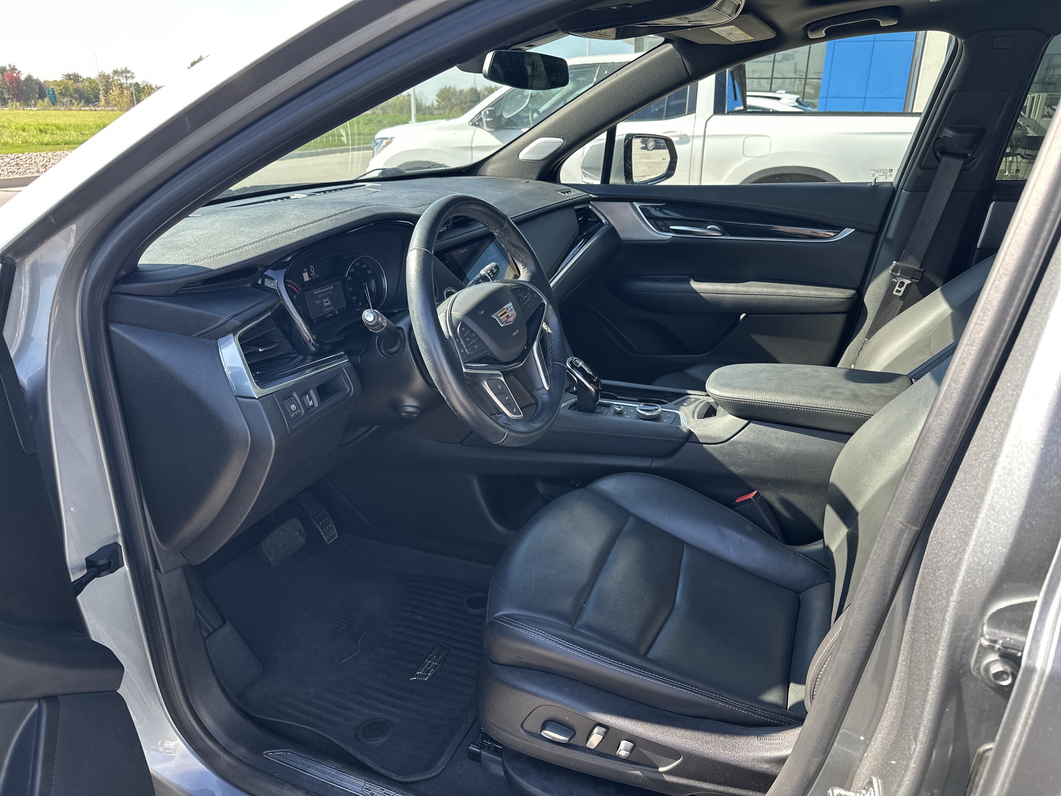 Used 2024 Cadillac XT5 Premium Luxury w/ LPO, Floor Liner Package AWD/4WD image 9