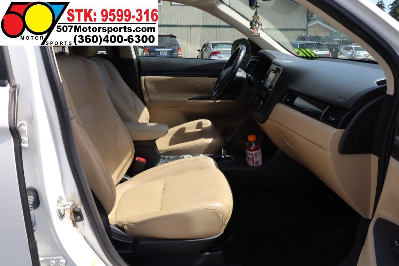 Used 2016 Mitsubishi Outlander SEL AWD/4WD image 19