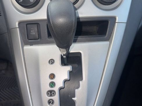 Used 2010 Pontiac Vibe w/ Preferred Package image 21