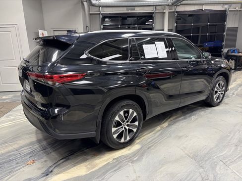 Used 2022 Toyota Highlander XLE image 36