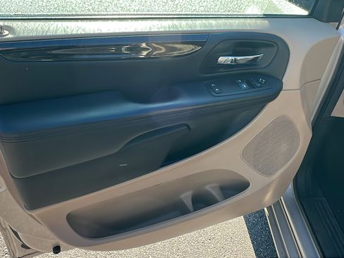 Used 2016 Dodge Grand Caravan SE w/ Quick Order Package 29E SE image 14