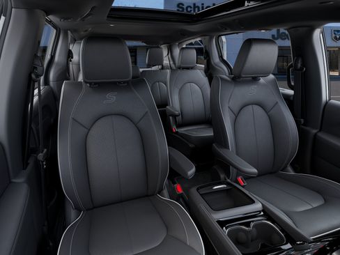 New 2026 Chrysler Pacifica Limited w/ S Appearance Package FWD image 46