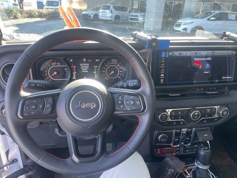 Used 2024 Jeep Wrangler Unlimited Rubicon w/ XTREMEE 35" Tire Package image 9