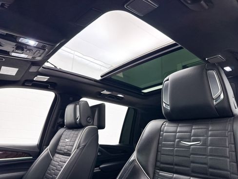 Used 2021 Cadillac Escalade ESV Premium Luxury Platinum image 4