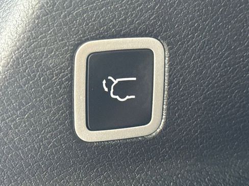 Used 2024 Chrysler Pacifica Limited w/ S Appearance Package image 23