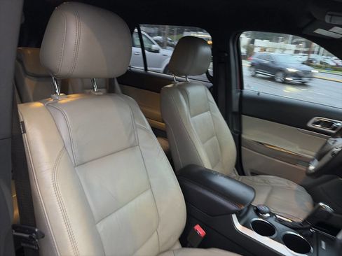 Used 2014 Ford Explorer XLT w/ Equipment Group 202A image 22