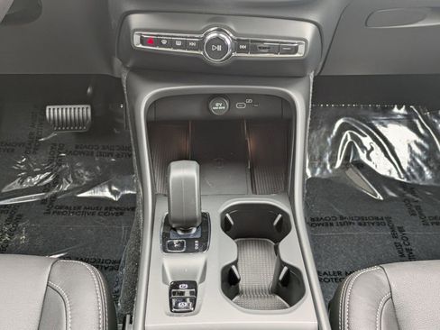 New 2025 Volvo XC40 B5 Core w/ Protection Package Premier image 21