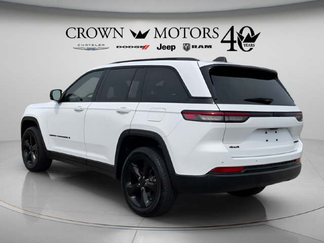 Used 2023 Jeep Grand Cherokee Limited w/ Black Appearance Package AWD/4WD image 7