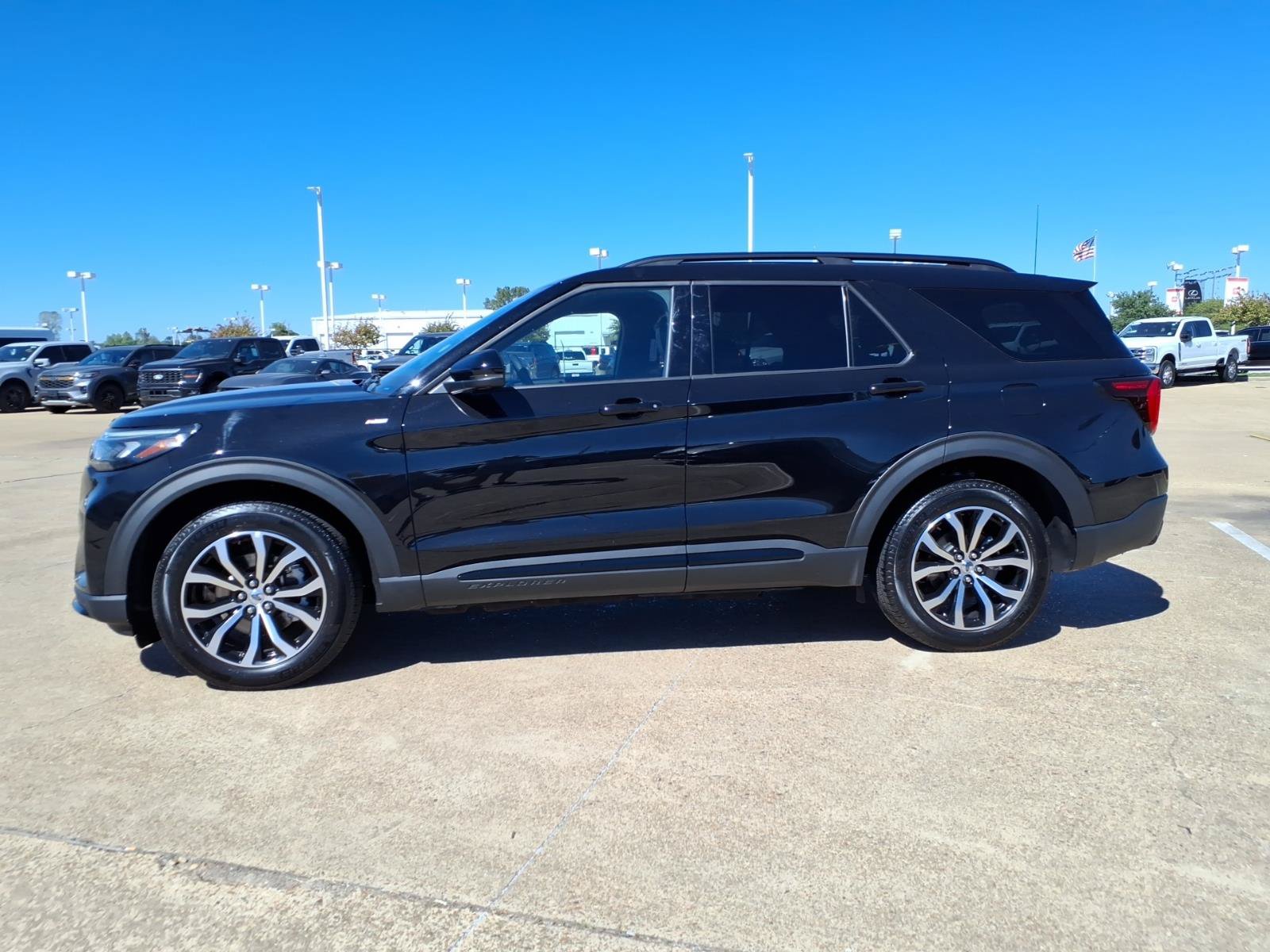 Used 2026 Ford Explorer ST-Line AWD/4WD image 2