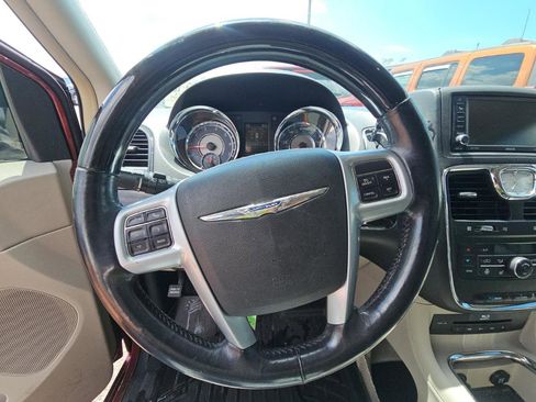Used 2014 Chrysler Town & Country Limited w/ Luxury Group FWD image 12