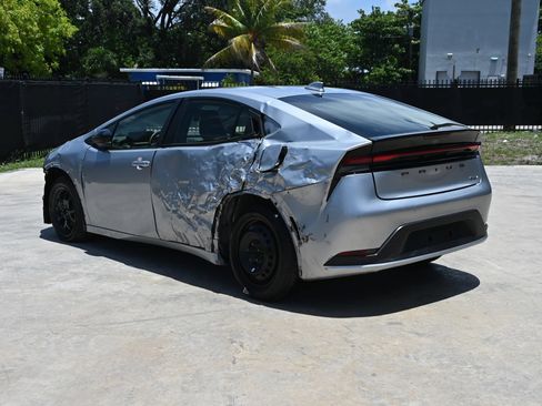Used 2024 Toyota Prius LE FWD image 5