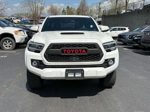 Used 2022 Toyota Tacoma TRD Sport w/ TRD Premium Sport Package image 3