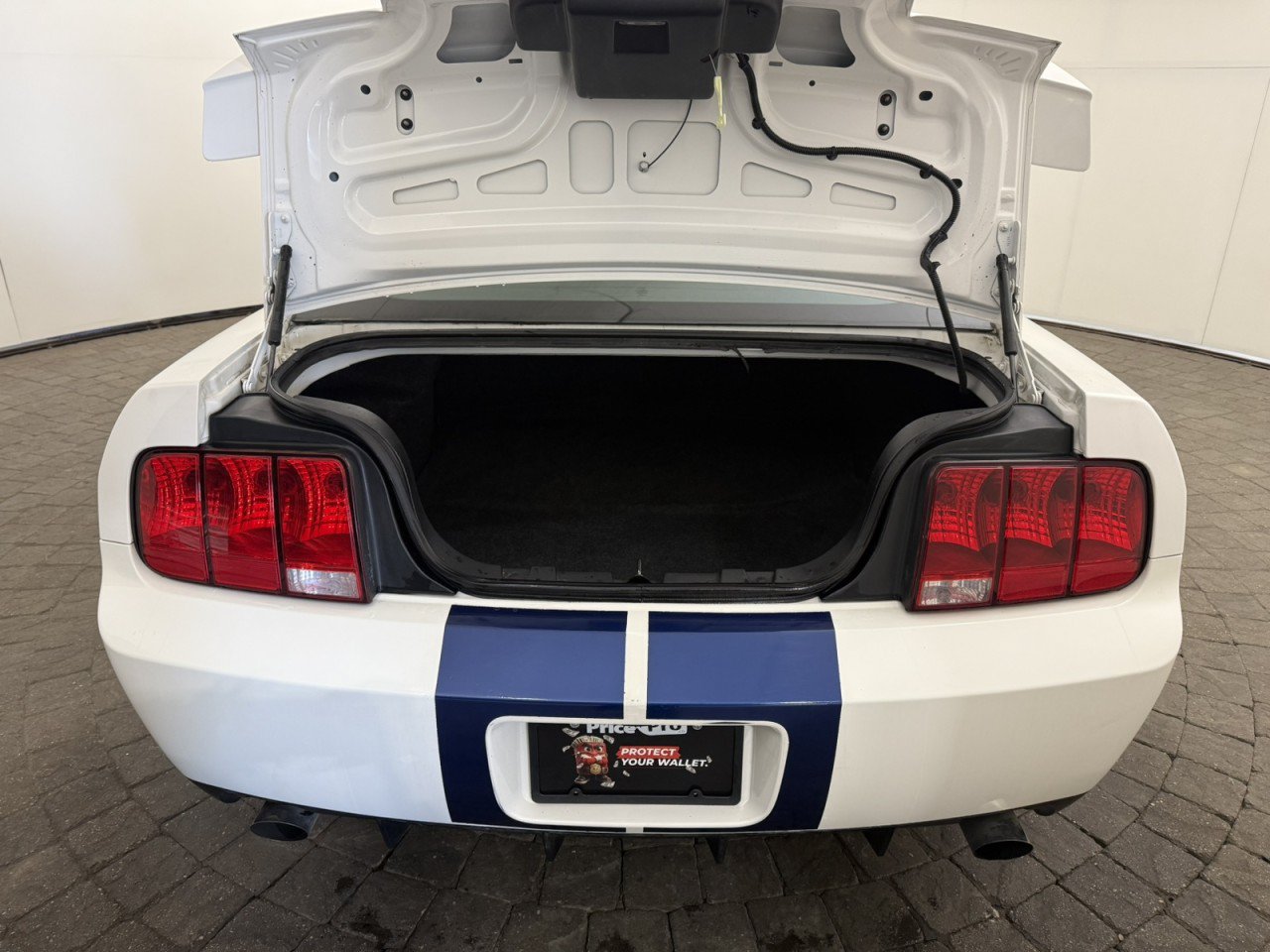 Used 2007 Ford Mustang Shelby GT500 RWD image 7