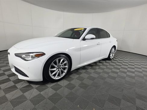 Used 2019 Alfa Romeo Giulia image 9