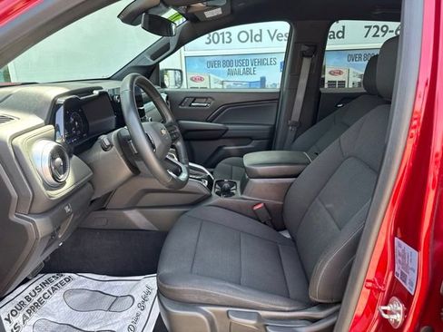 Used 2024 Chevrolet Colorado LT w/ LT Convenience Package AWD/4WD image 8