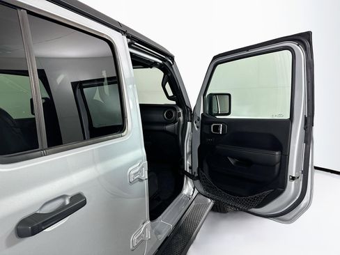 Used 2023 Jeep Wrangler Unlimited Sahara w/ Cold Weather Group AWD/4WD image 30