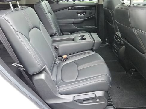 Used 2025 Honda Pilot Touring image 14