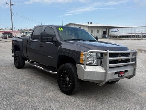 Used 2011 Chevrolet Silverado 2500 LT w/ Suspension Package, Off-Road AWD/4WD image 2