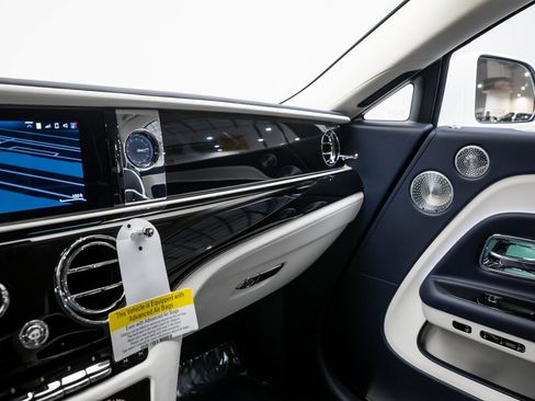 New 2026 Rolls-Royce Spectre image 21