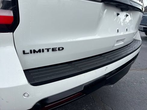 Used 2024 Ford Expedition Limited AWD/4WD image 11