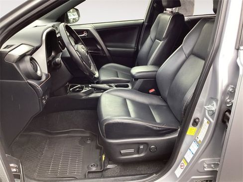 Used 2017 Toyota RAV4 SE image 9