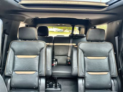 Used 2023 GMC Yukon AT4 w/ Technology Package AWD/4WD image 14