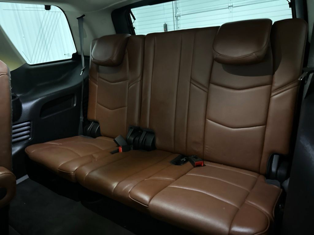 Used 2020 Cadillac Escalade Luxury AWD/4WD image 28