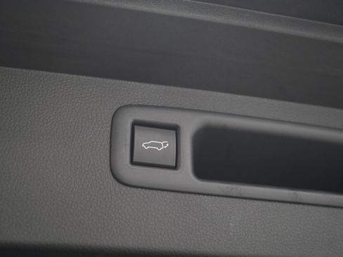 Used 2025 Toyota Highlander XSE AWD/4WD image 11