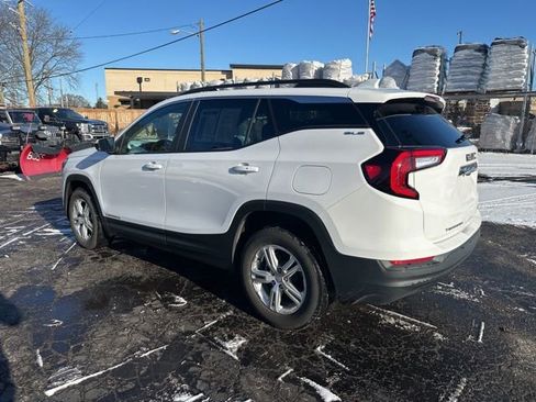 Certified 2022 GMC Terrain SLE w/ Driver Convenience Package image 7