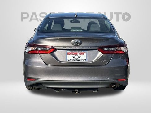 Used 2022 Toyota Camry LE image 2