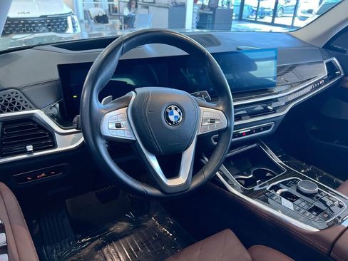 Used 2024 BMW X7 xDrive40i image 27