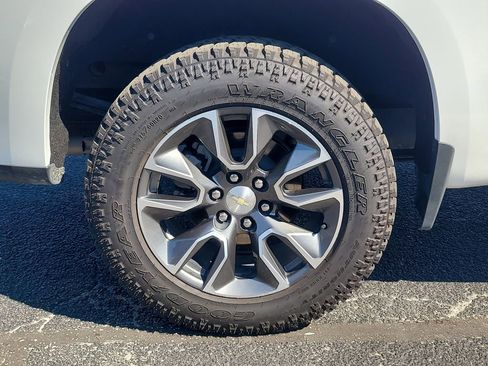 Used 2024 Chevrolet Silverado 1500 LT AWD/4WD image 5