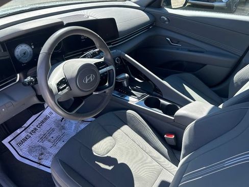 Certified 2025 Hyundai Elantra SEL FWD image 11