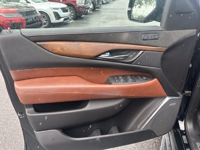 Used 2020 Cadillac Escalade Luxury RWD image 10