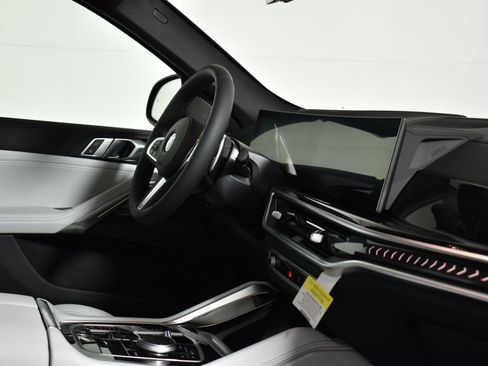 New 2026 BMW X6 xDrive40i w/ Climate Comfort Package image 32