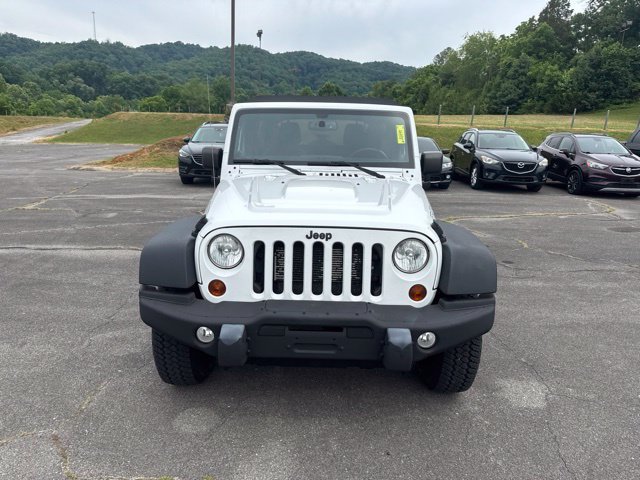 Used 2013 Jeep Wrangler Unlimited Sahara AWD/4WD image 3