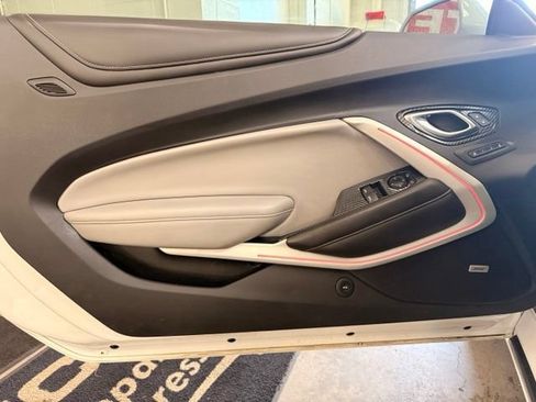 Used 2016 Chevrolet Camaro LT RWD image 10